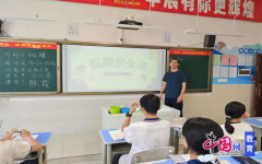坐无牌无证、超员超载车辆等